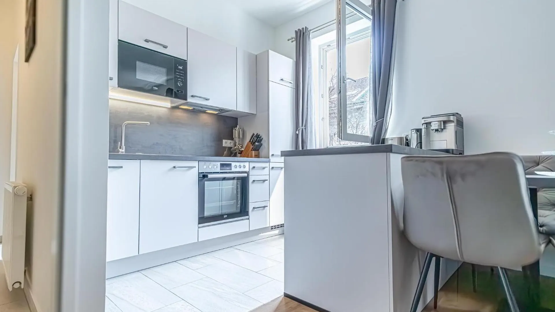 Sweet 2Br & 1Lr Apartment, Around Donaustadt Vienna 0*,  Austria