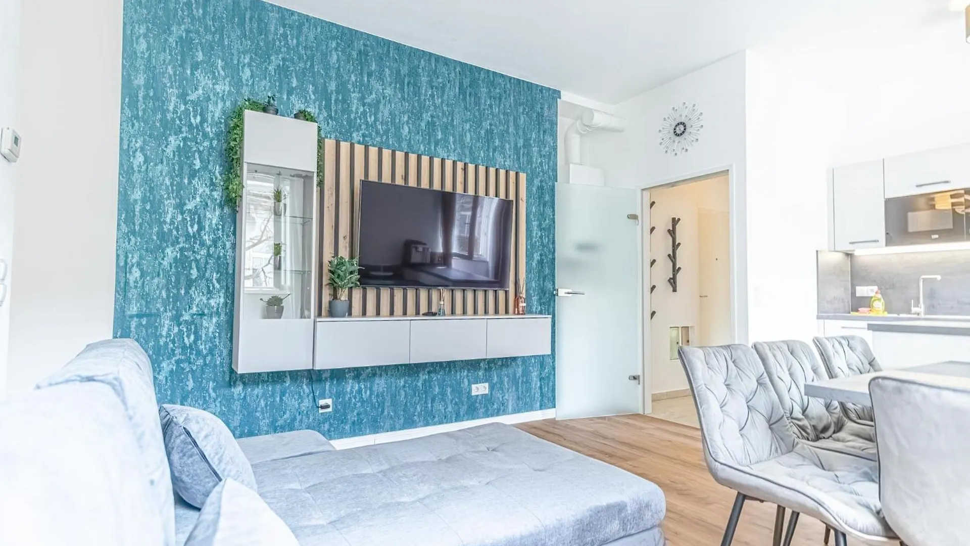 Sweet 2Br & 1Lr Apartment, Around Donaustadt Vienna Apartment