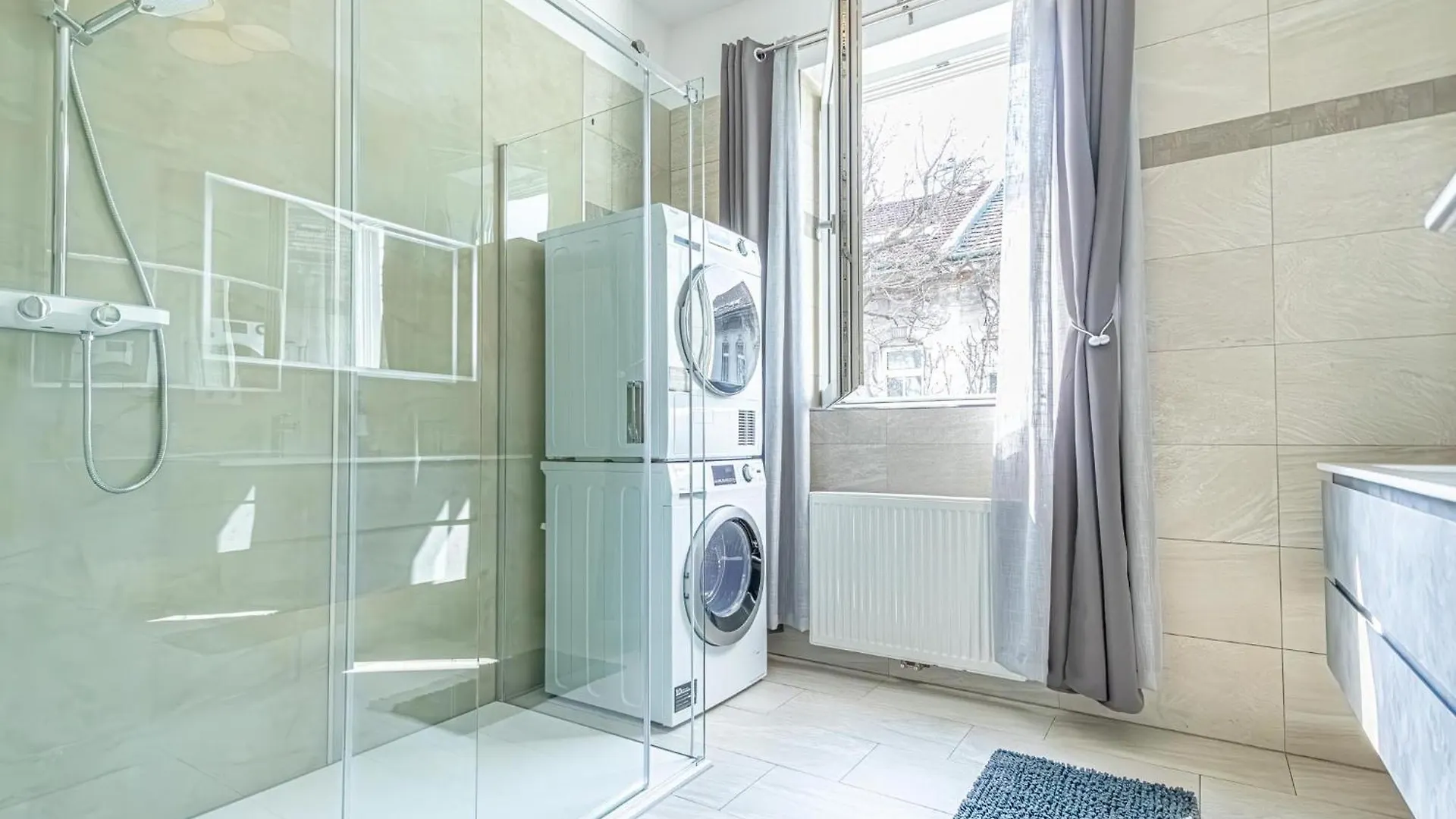Apartment Sweet 2Br & 1Lr Apartment, Around Donaustadt Vienna Austria