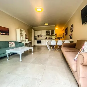 Side Apartment