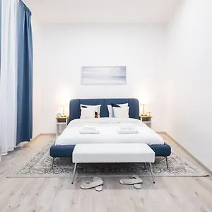  Apartment Family Deluxe A Stone Throw From The Centre And Danube