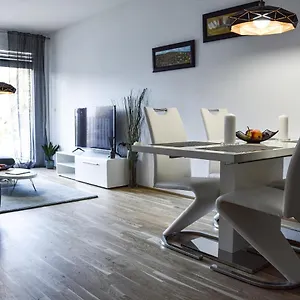 Cosy New 3min To Vic/uno-city And Danube Apartment